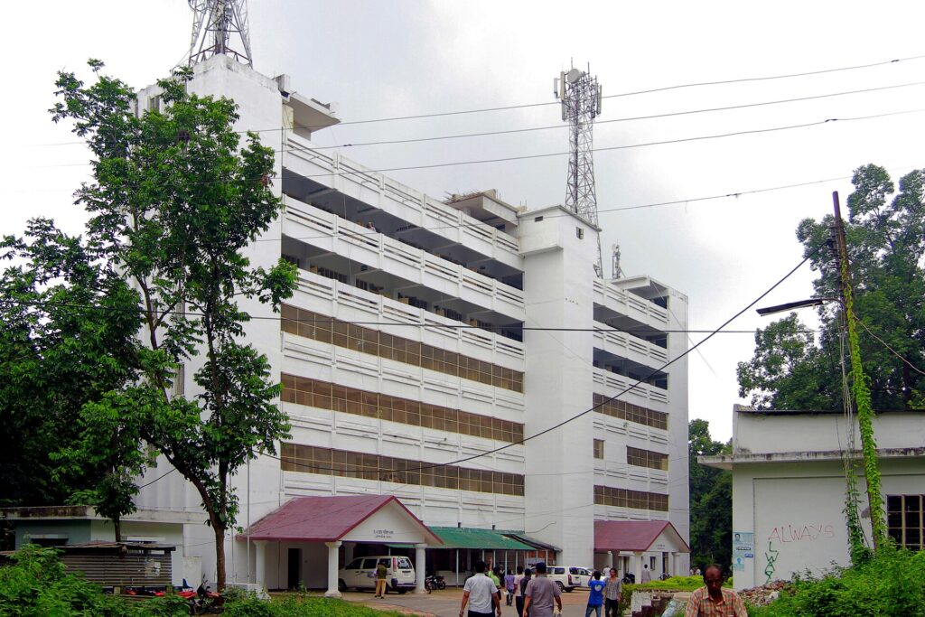 Administrative building at University of Chattogram (13).jpg